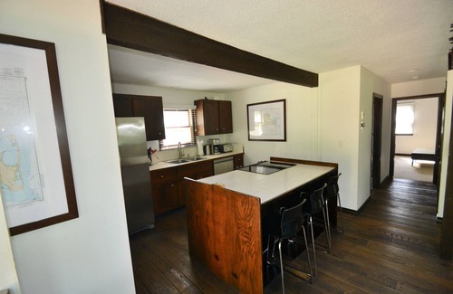 Edgartown House | Sleeps 10+ New reno in 2022 - beautiful patio - 8 Min walk to downtown Edgartown