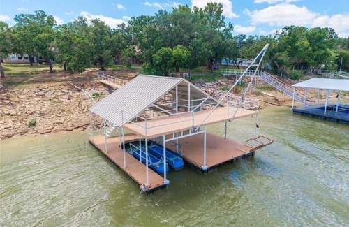 Breckenridge House | Sleeps 10 on deep water at Hubbard Creek Lake with 2 story dock & MIL quarters