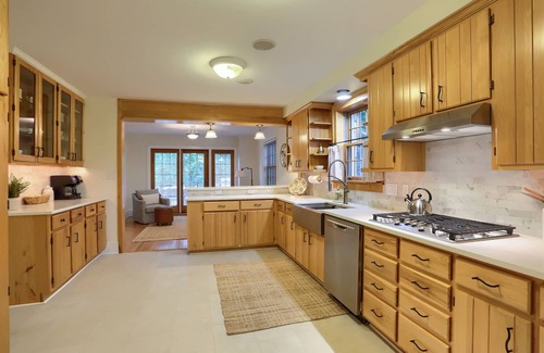 Orrtanna House | Sleeps 10, Private, Farmhouse.
