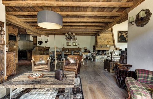 Meribel Ski Chalet | Sleeps 10 with Hot tub and spectacular mountain views