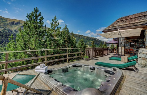 Meribel Ski Chalet | Sleeps 10 with Hot tub and spectacular mountain views