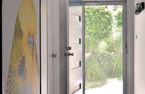 Manyana House | Sleeps 11. All linen and towels provided. Pets welcome. Lovely house.