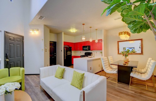 S Y Jackson House | Sleeps 11! Mountain View’s. Fully renovated 4 Bedroom 3 Full Bathroom.