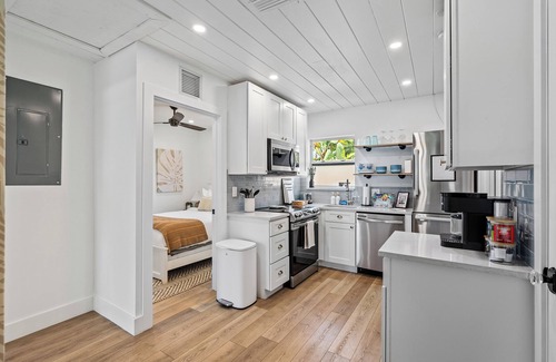 Delray Beach House | Sleeps 11 Walk to Atlantic Pool w/Sun Deck