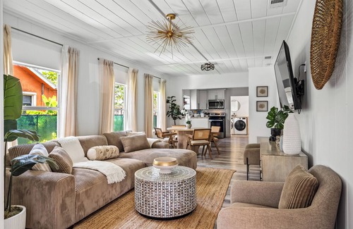 Delray Beach House | Sleeps 11 Walk to Atlantic Pool w/Sun Deck