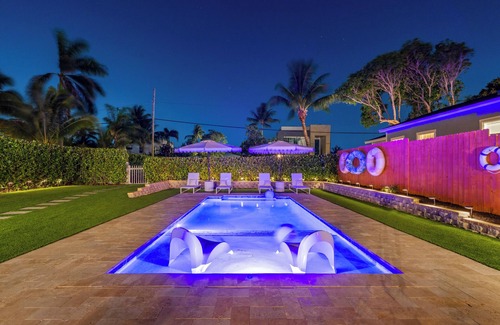 Delray Beach House | Sleeps 11 Walk to Atlantic Pool w/Sun Deck