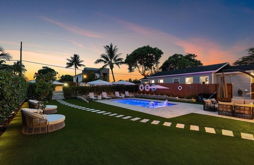 Delray Beach House | Sleeps 11 Walk to Atlantic Pool w/Sun Deck