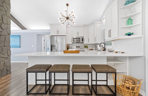 Milledgeville House | Sleeps 12, 16ft Water Depth, 2 Game Rooms, Hot Tub, Fire Pit, Pool Table + MORE!