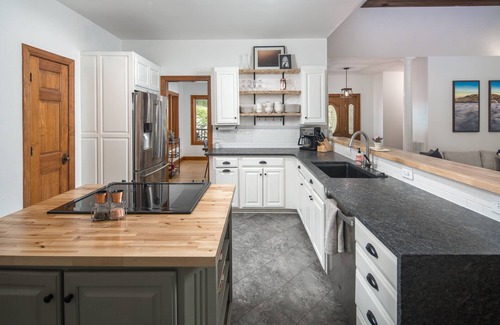 Boone House | Sleeps 12, Close to everything! w/Hot Tub