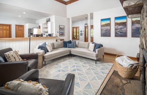 Boone House | Sleeps 12, Close to everything! w/Hot Tub