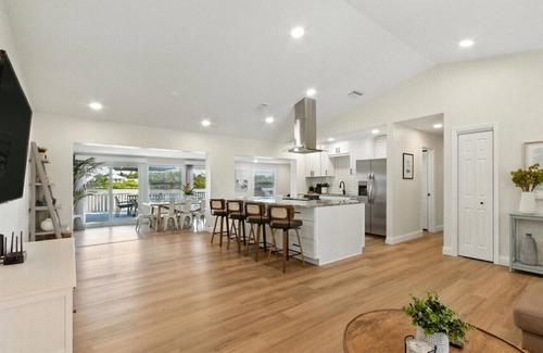 Gibsonton House | Sleeps 12, Game Room, East Tampa - Magnolia Escape