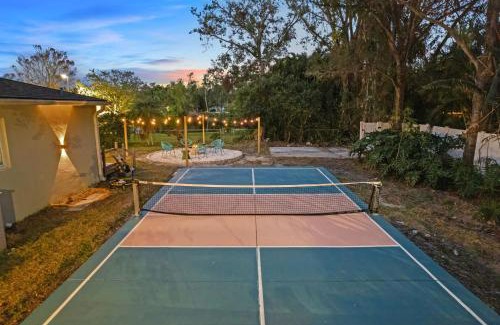 Largo House | Sleeps 12 Heated Pool Pickleball Hot Tub Fire Pit