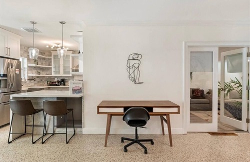 Coral Way Villa | Sleeps 12, huge heated pool & spa, near Brickell.