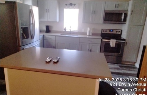 Central City House | SLEEPS 12 IN THE HEART of Corpus Christi. CENTRAL Location, HEB, RESAURANTS.