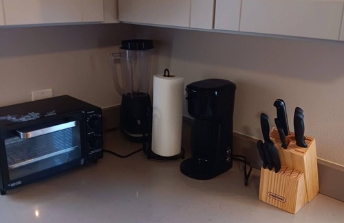 Central City House | SLEEPS 12 IN THE HEART of Corpus Christi. CENTRAL Location, HEB, RESAURANTS.