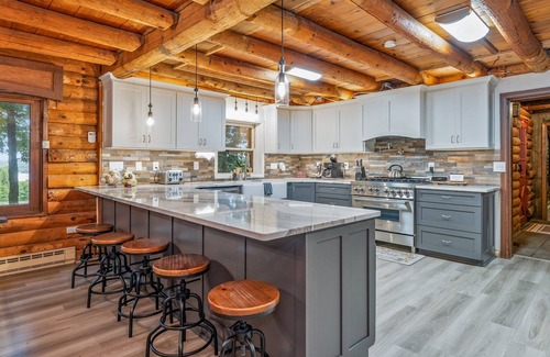 Canandaigua House | Sleeps 12 | Lake views| Hot Tub | Pet Friendly
