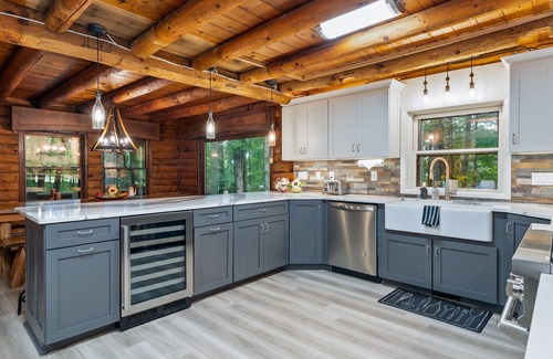 Canandaigua House | Sleeps 12 | Lake views| Hot Tub | Pet Friendly