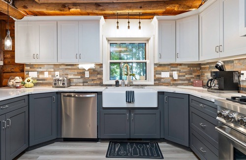 Canandaigua House | Sleeps 12 | Lake views| Hot Tub | Pet Friendly