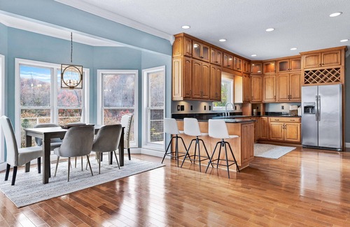 Candler House | Sleeps 12 ~ Pool~Sauna~Gazebo~Hot Tub, 18 Minute to Downtown Asheville!