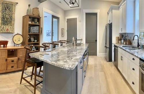 Brevard House | Sleeps 12, Stunning 4BR/4.5Bath Walking distance to downtown Brevard/trails