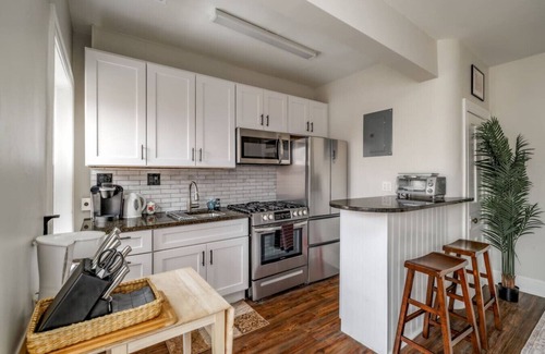 Adams Morgan Apartment | Sleeps 12 | THREE Units In Central Adams Morgan