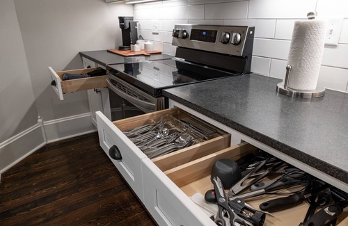 Clifton House | Sleeps 12- Two Fully Renovated Historic Homes