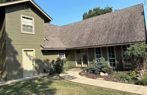 Cookson House | Sleeps 13 ~ 2-story home,1/4 mile to water!