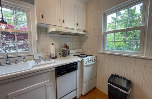 Cape May House | Sleeps 13 Guests. Three blocks to Beach