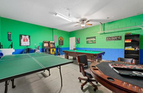 Loughman House | Sleeps 14 Heated Pool + Lazy River + Game Room