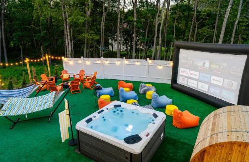 Long Pond House | Sleeps 14 Hot Tub Sauna Game Room Fire Pit