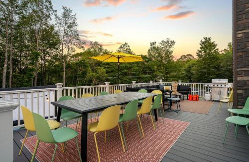 Long Pond House | Sleeps 14 Hot Tub Sauna Game Room Fire Pit