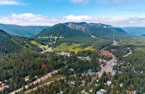 Government Camp House | Sleeps 14 Hot Tub Sauna Fire Pit Stunning Views