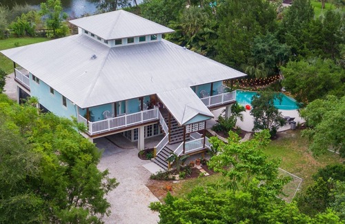 Greenacres House | Sleeps 15! Hidden Bleu Tropical Mansion on Private 1+ Acre! Pool w slide!