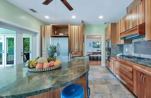 Greenacres House | Sleeps 15 - Hidden Bleu Tropical Mansion