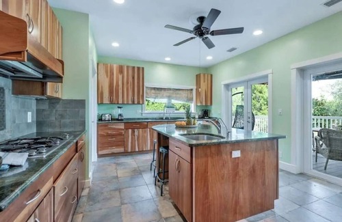 Greenacres House | Sleeps 15 - Hidden Bleu Tropical Mansion