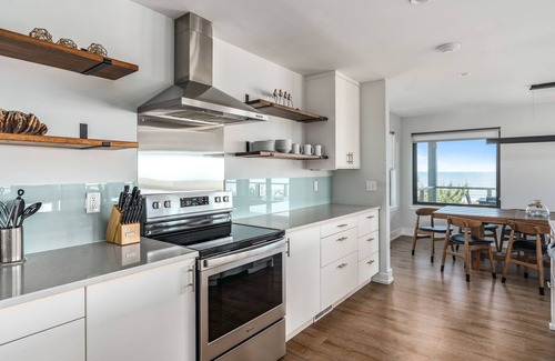Carolina Beach House | Sleeps 15 Oceanfront 5BR, expansive glass with huge views, modern, duplex Unit B