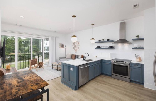 Cleveland Park Apartment | Sleeps 16, 2 Condos Side-by-Side - Only 3 miles Broadway