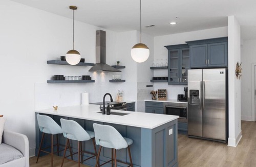 Cleveland Park Apartment | Sleeps 16, 2 Condos Side-by-Side - Only 3 miles Broadway