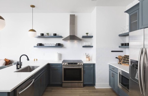 Cleveland Park Apartment | Sleeps 16, 2 Condos Side-by-Side - Only 3 miles Broadway