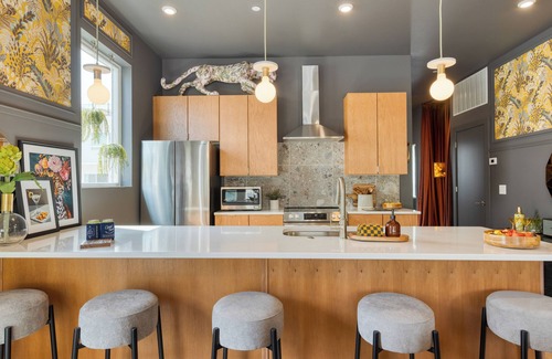 Cleveland Park House | Sleeps 16 | 2 Homes + Walk to Dining & Music | Lischey Loft & The Bloom House