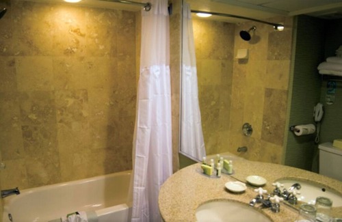 St. Pete Beach Resort | Sleeps 16! 4 Family-Friendly Units, Pool, Beach,, Parking