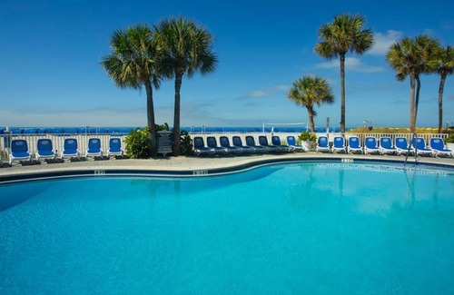 St. Pete Beach Resort | Sleeps 16! 4 Family-Friendly Units, Pool, Beach,, Parking