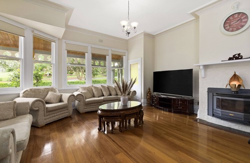 Bunyip House | SLEEPS 16.