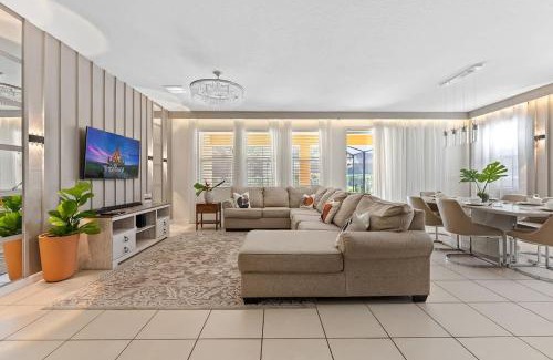 Loughman House | Sleeps 16 guests Single Family 6BR SR6047
