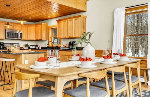 Sunday River Area Ski Chalet | Sleeps 16+ Hot Tub with Mountain View - 3Min to Sunday River Ski - Game Roomnn