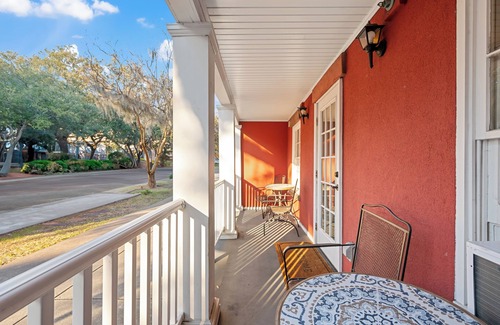 Historic District - North House | Sleeps 16! Walk to Broughton and River Street!