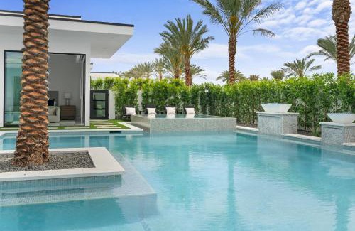 Indio Villa | Sleeps 17 6BR Retreat w Pool Hot Tub Pickleball Bravo Villa 3 by AvantStay