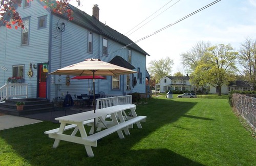 Lake Geneva House | Sleeps 17! DOWNTOWN LAKE GENEVA Fully Licensed for Weekend Rentals!