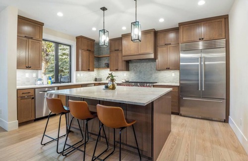 Sunriver House | Sleeps 18 | 7 bed, 7.5 bath | EV | Hot tub | SHARC