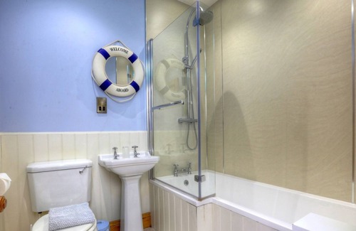 Hunmanby Cottage | Sleeps 18 complex with private pub and hot tub - Please contact us for a price!
